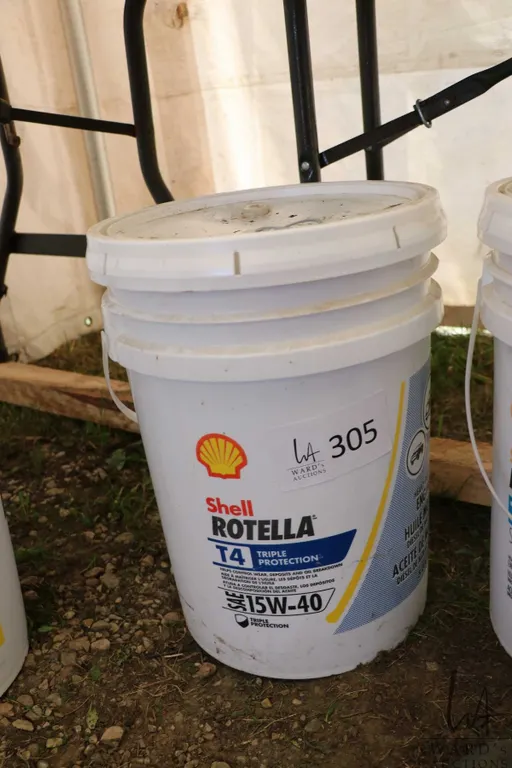 Full 18.9 ltr. pail of Shell Rotella T4 15W-40 motor oil