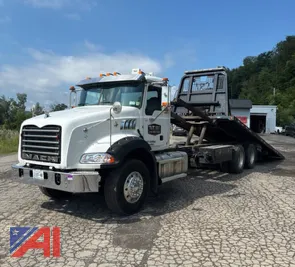 2016 Mack GU533 Flatbed Truck