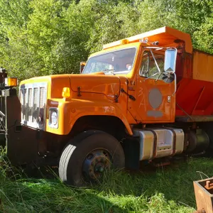 (#4-60)  1997 International 2574 Truck W/ Sander