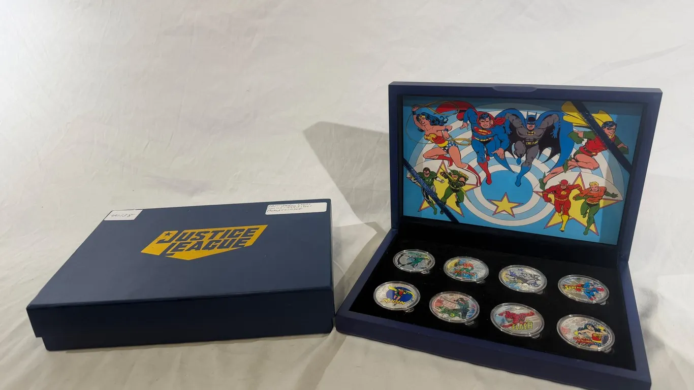 (8) JUSTICE LEAGUE SILVER PLATED COINS