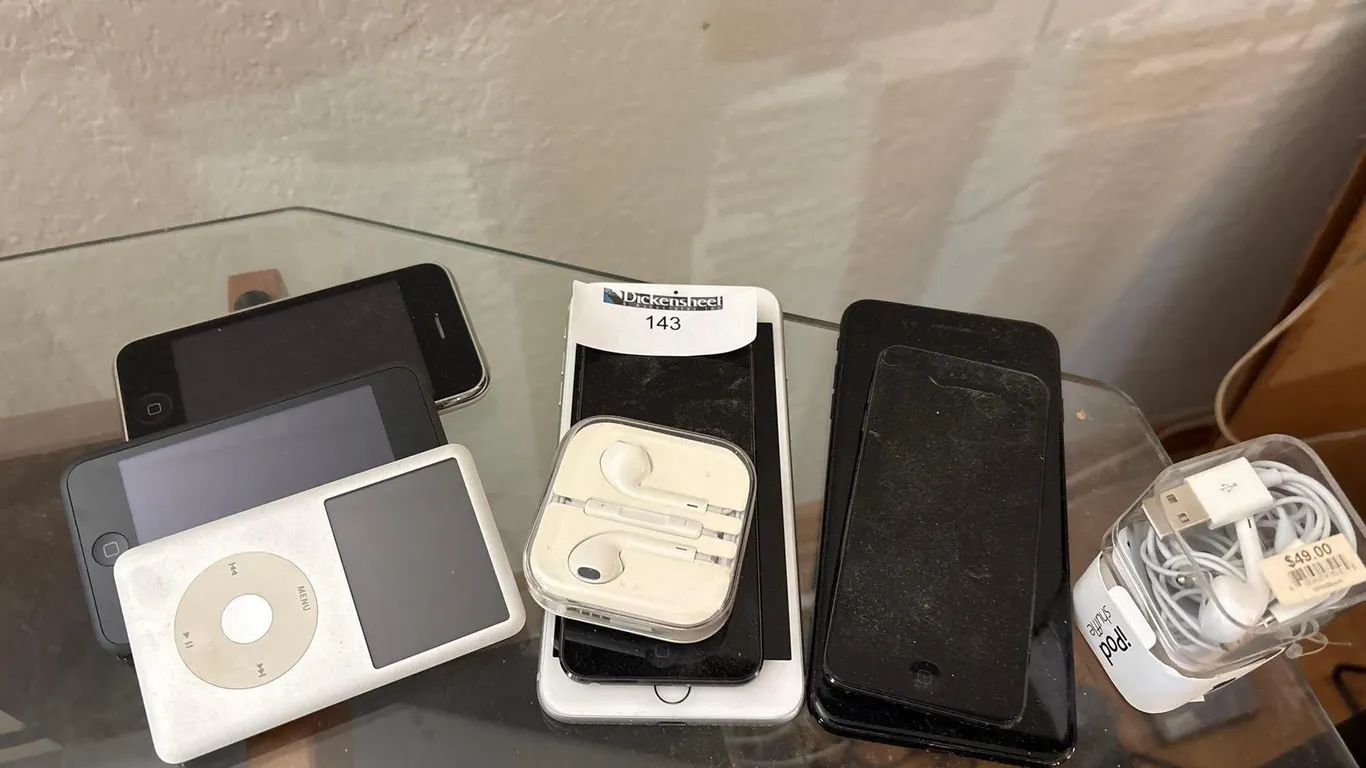 PORTABLE MEDIA PLAYERS & ACCESSORIES