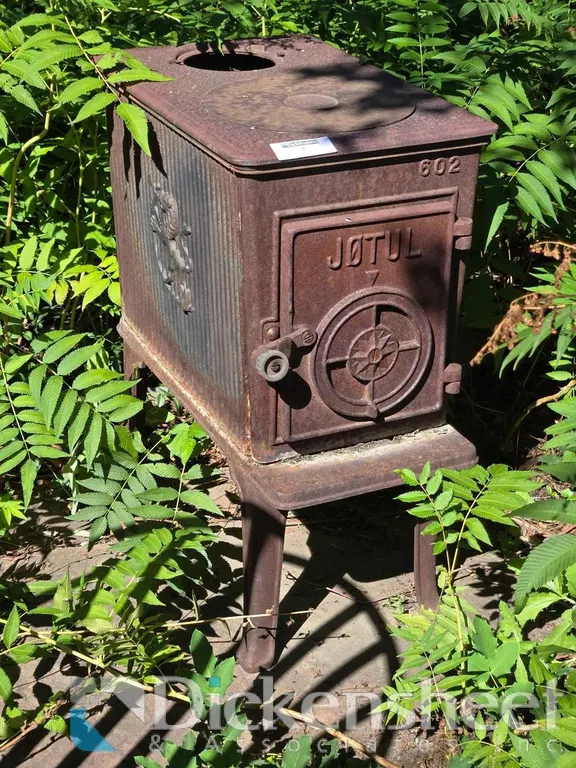 JOTUL CAST IRON WOOD STOVE