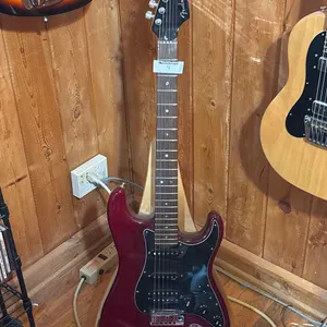 FENDER STRATOCASTER ELECTRIC GUITAR