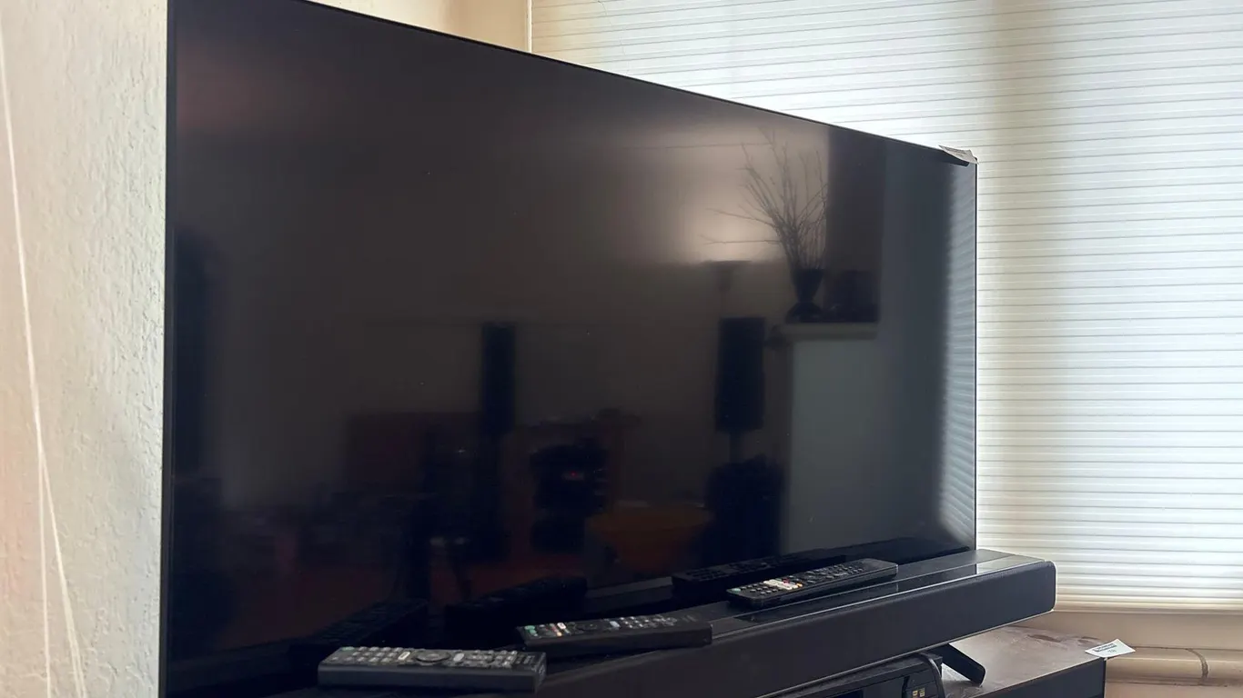 SONY TV SOUND SYSTEM BLU-RAY PLAYER & REMOTES