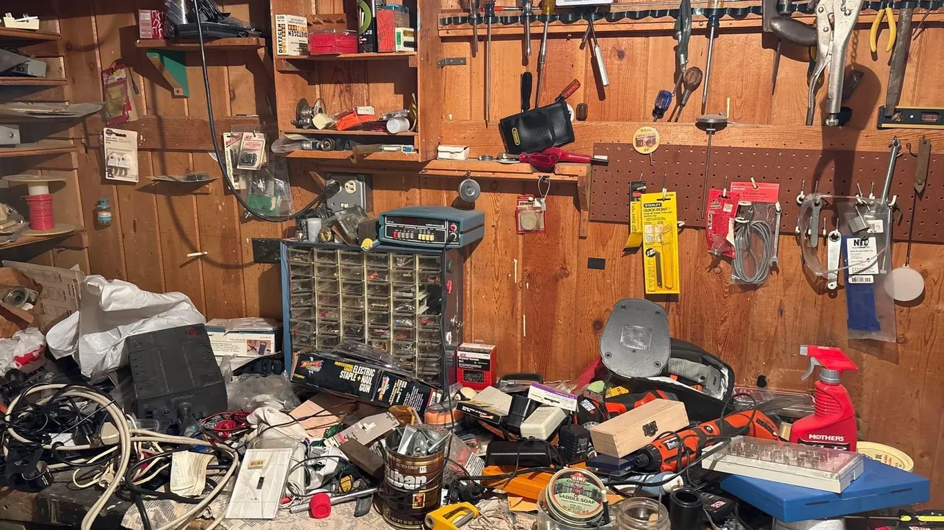 TOOLS & HARDWARE