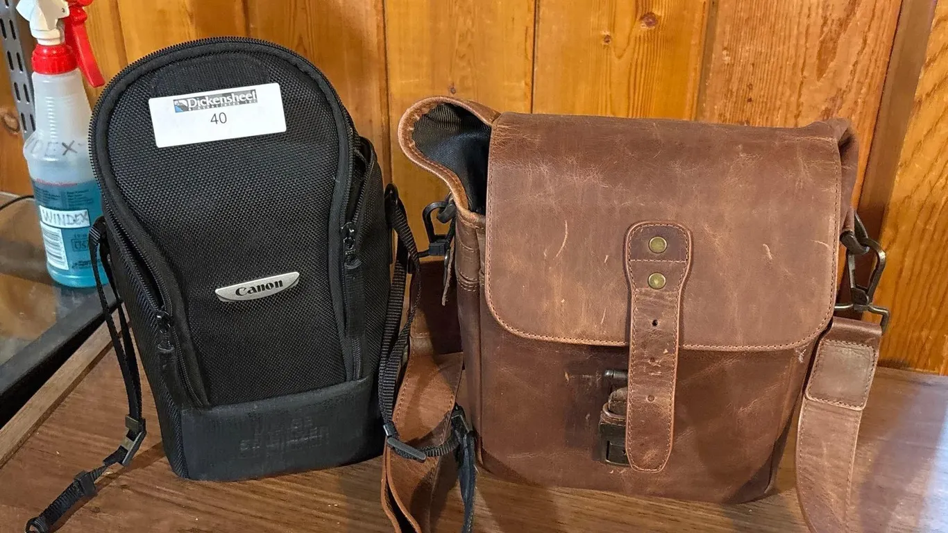 CANON 10 X 20 IS BINOCULARS WITH CASES