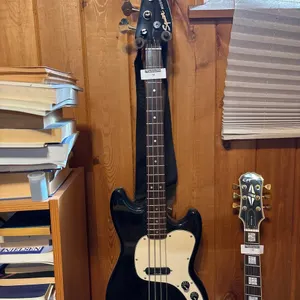 SQUIER BY FENDER VISTA SERIES MUSICMASTER ELECTRIC BASS GUITAR