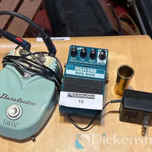 GUITAR EFFECTS PEDALS WITH SLIDE AND ADAPTER