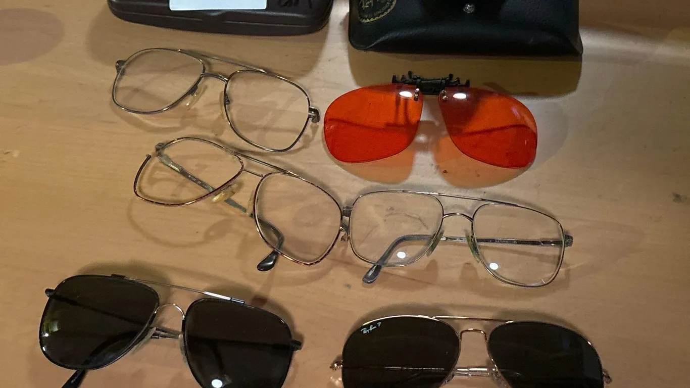 MIXTURE OF EYEGLASSES & SUNGLASSES