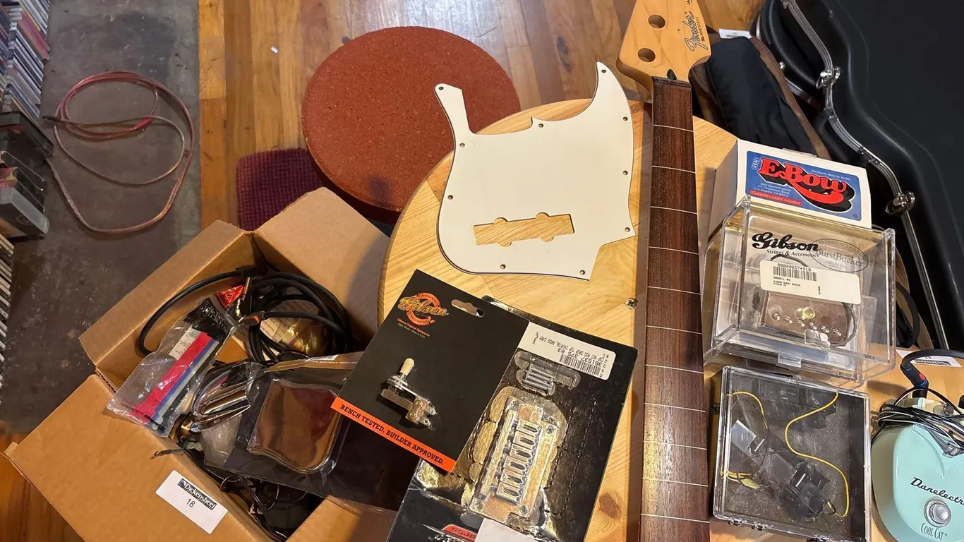 VARIOUS GUITAR PARTS AND ACCESSORIES