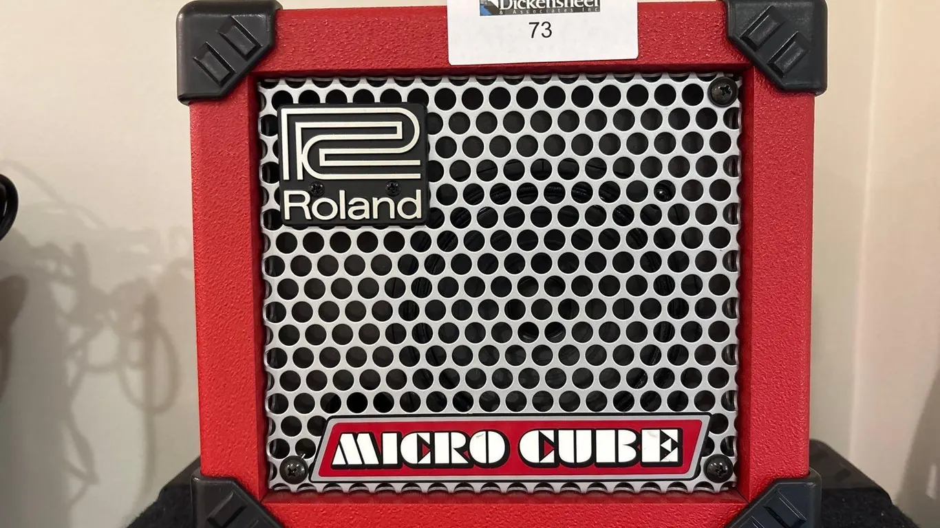 ROLAND MICRO CUBE RED GUITAR AMPLIFIER