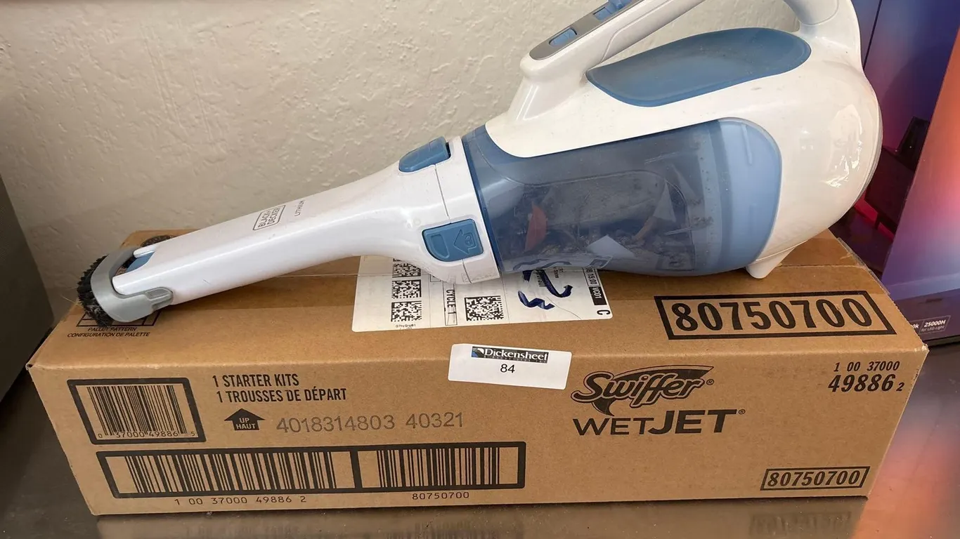 BLACK+DECKER HANDHELD VACUUM