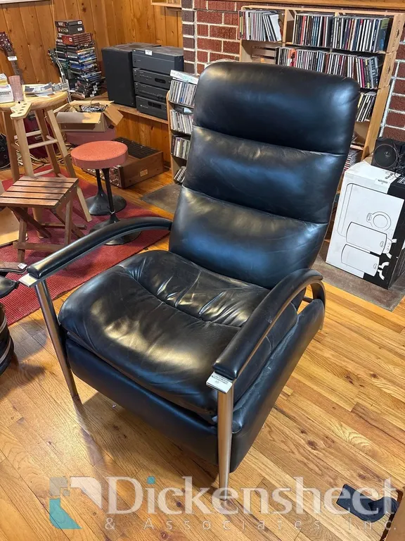 BLACK LEATHER HIGHBACK RECLINER
