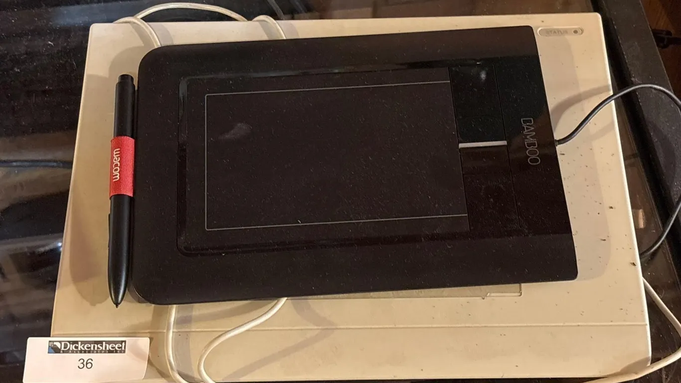 WACOM DRAWING TABLET WITH STYLUS & CASE