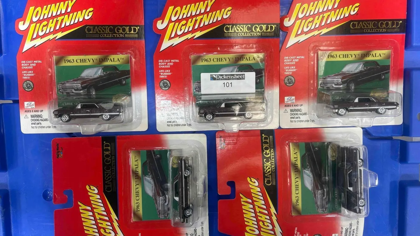 (5) JOHNNY LIGHTNING COLLECTION LOT
