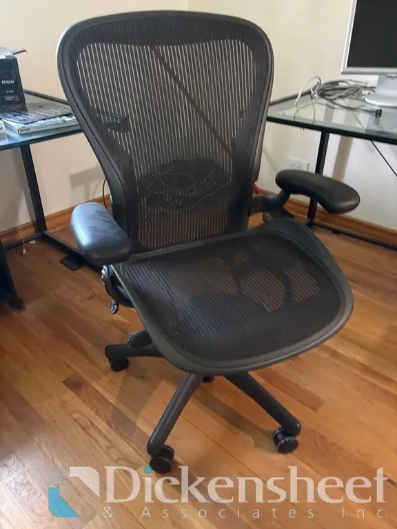 HERMAN MILLER MESH OFFICE CHAIR