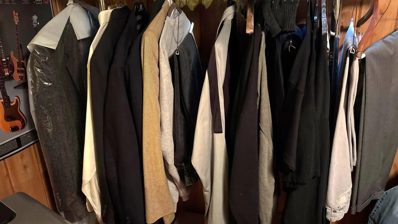 MEN'S CLOTHING SHOES & HATS
