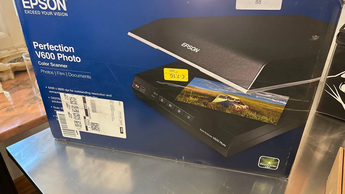 EPSON PERFECTION V600 PHOTO SCANNER