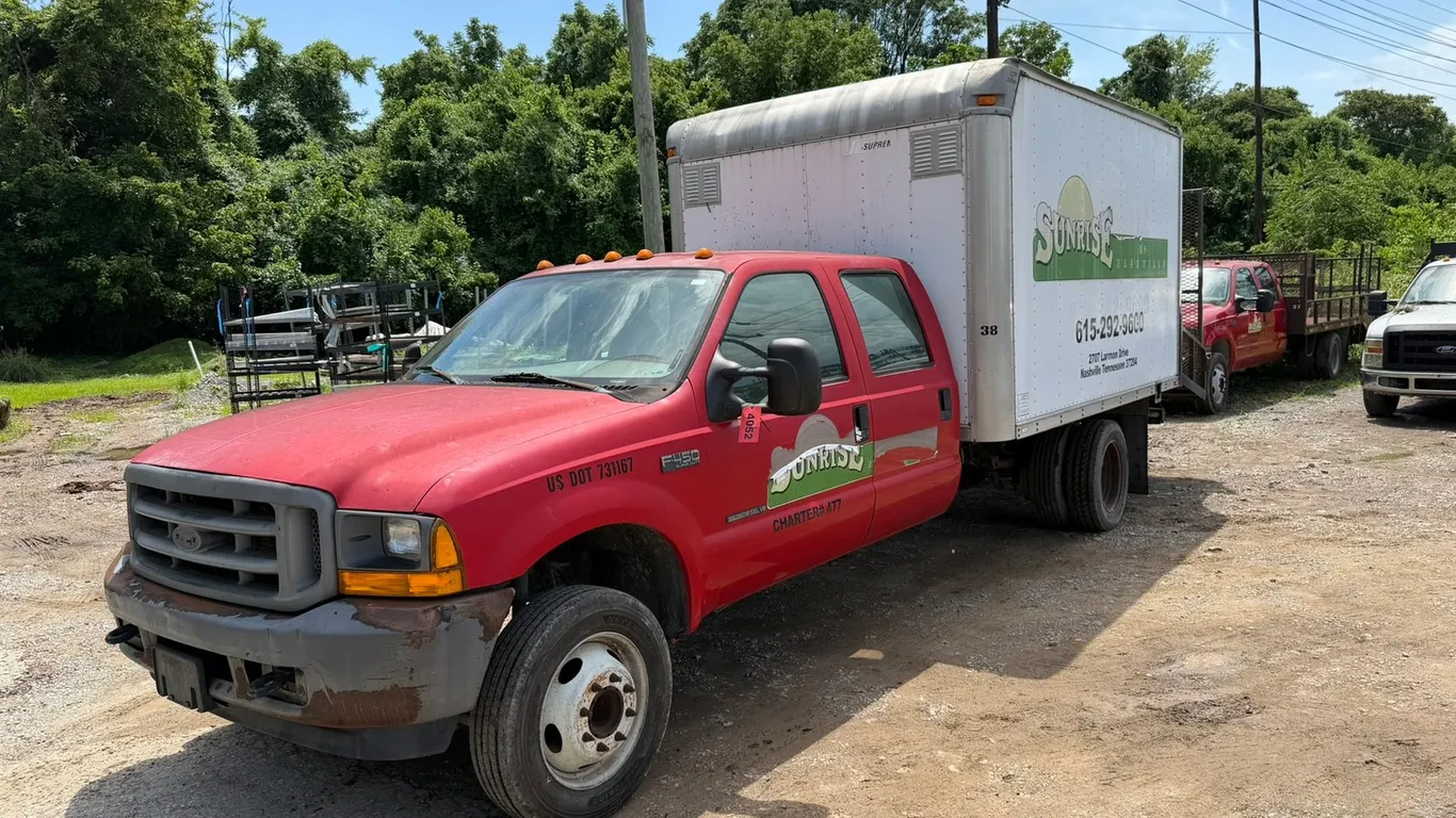2001 Ford F450 Super Duty Box Truck