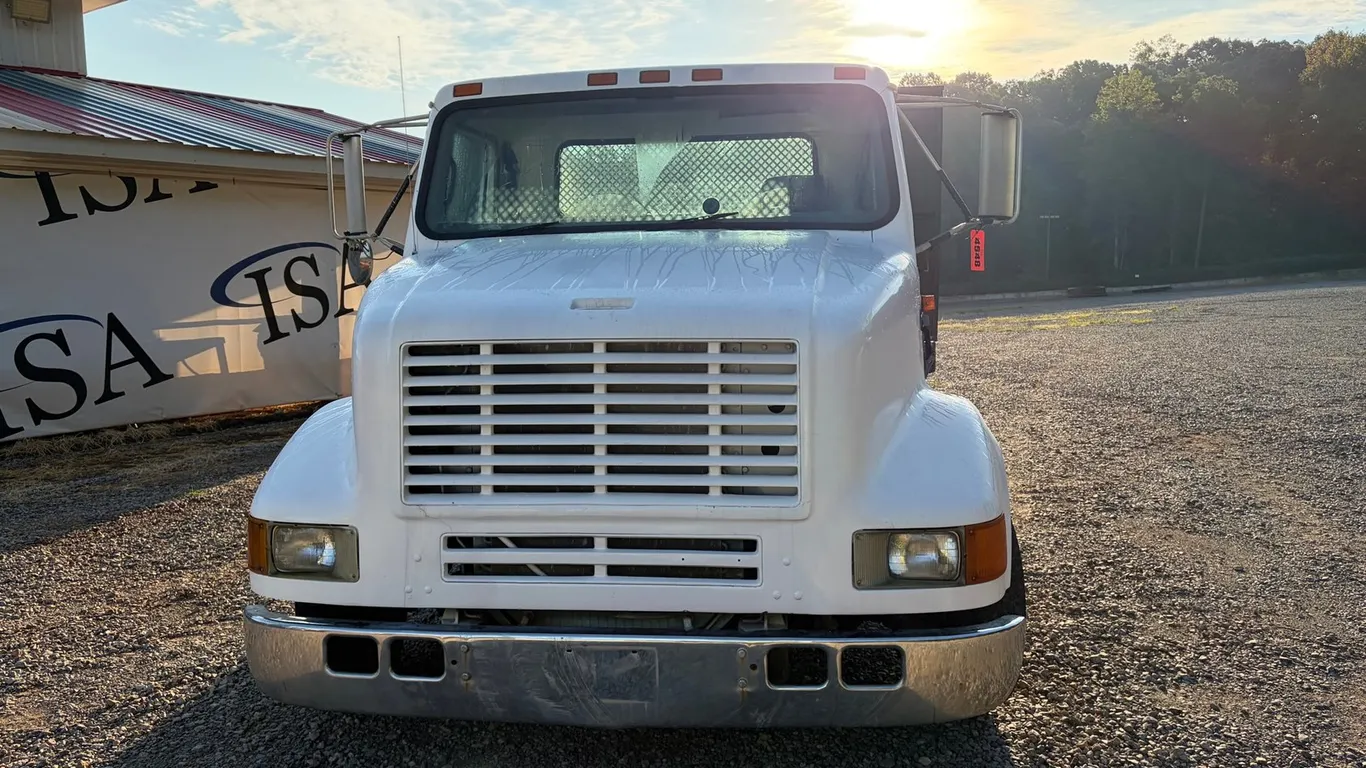 1997 International 4700 LPX Flatbed Truck