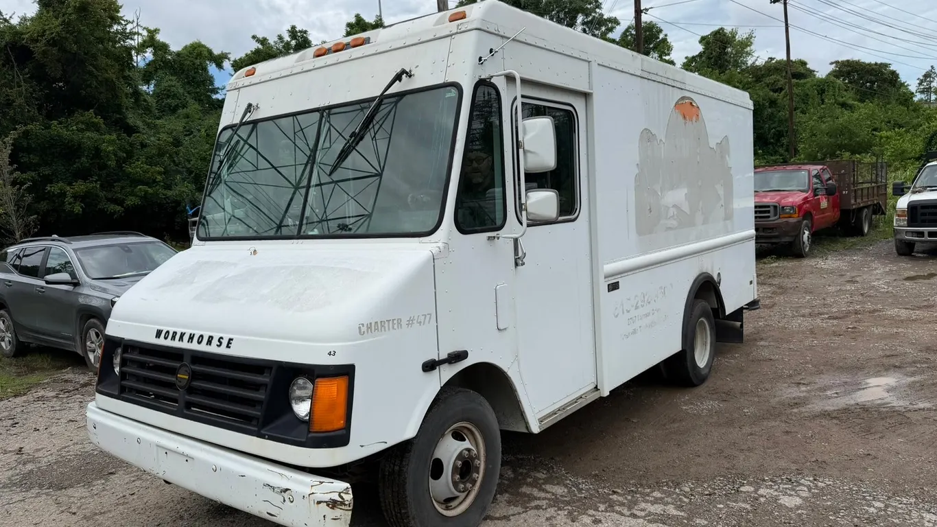 2000 Workhorse FT-1260 Van