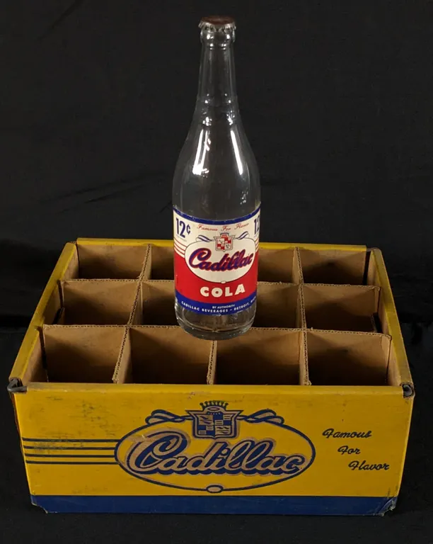 CADILLAC BEVERAGES DETROIT MICHIGAN CARDBOARD BOTTLE CASE CRATE & ONE 24 OZ PAPER LABEL BOTTLE