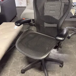 HERMAN MILLER AERON CHAIR SIZE C