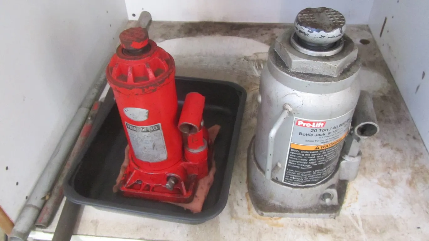 Pro-Lift 20 Ton Hydraulic Bottle Jack