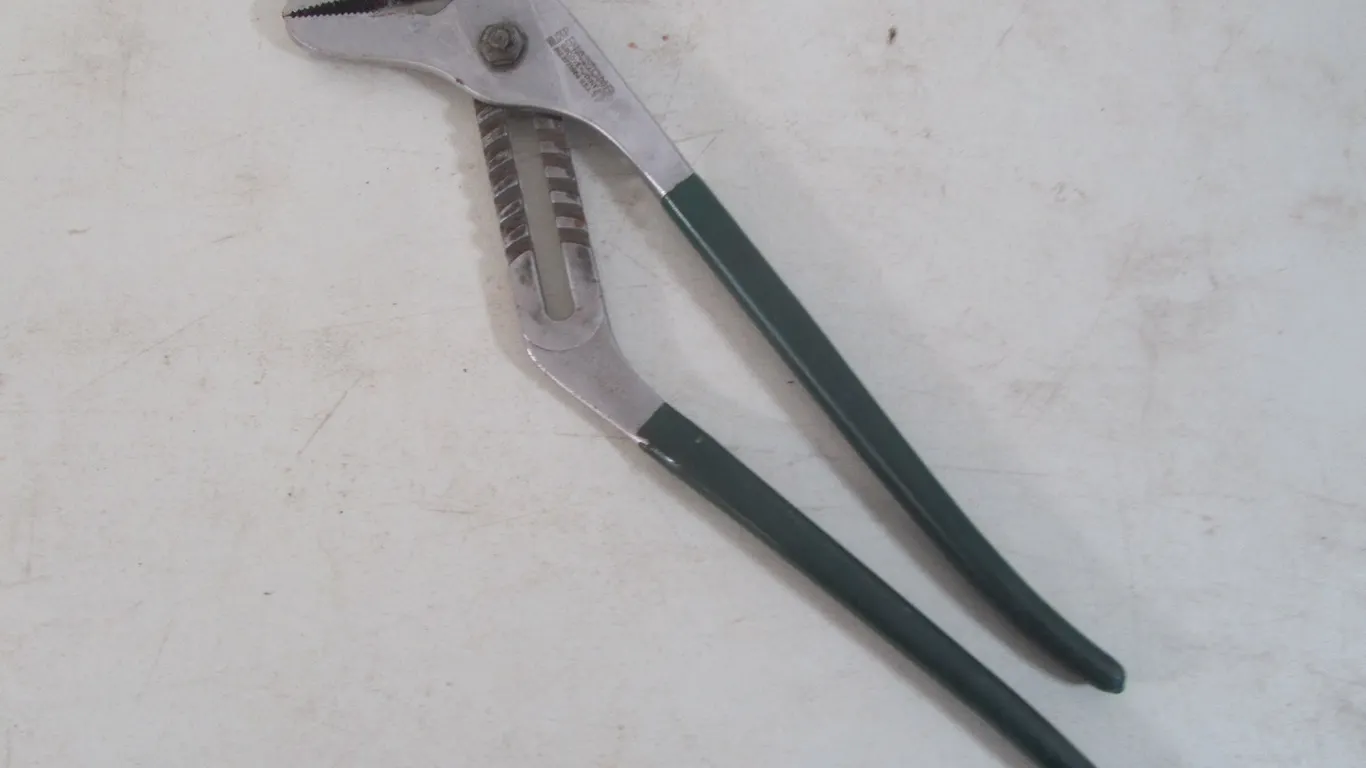 Diamond Groove-Joint Tool