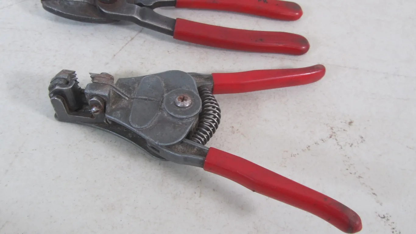 (2) Blue Point Tools