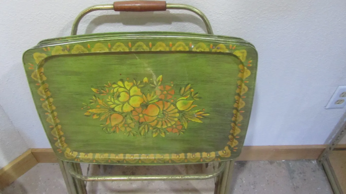 Set Of (4) Vintage TV Dinner Trays w/Stand
