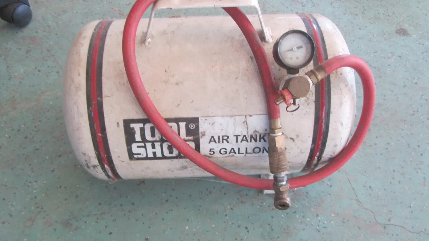 Tool Shop 5 Gallon Air Tank w/Hose