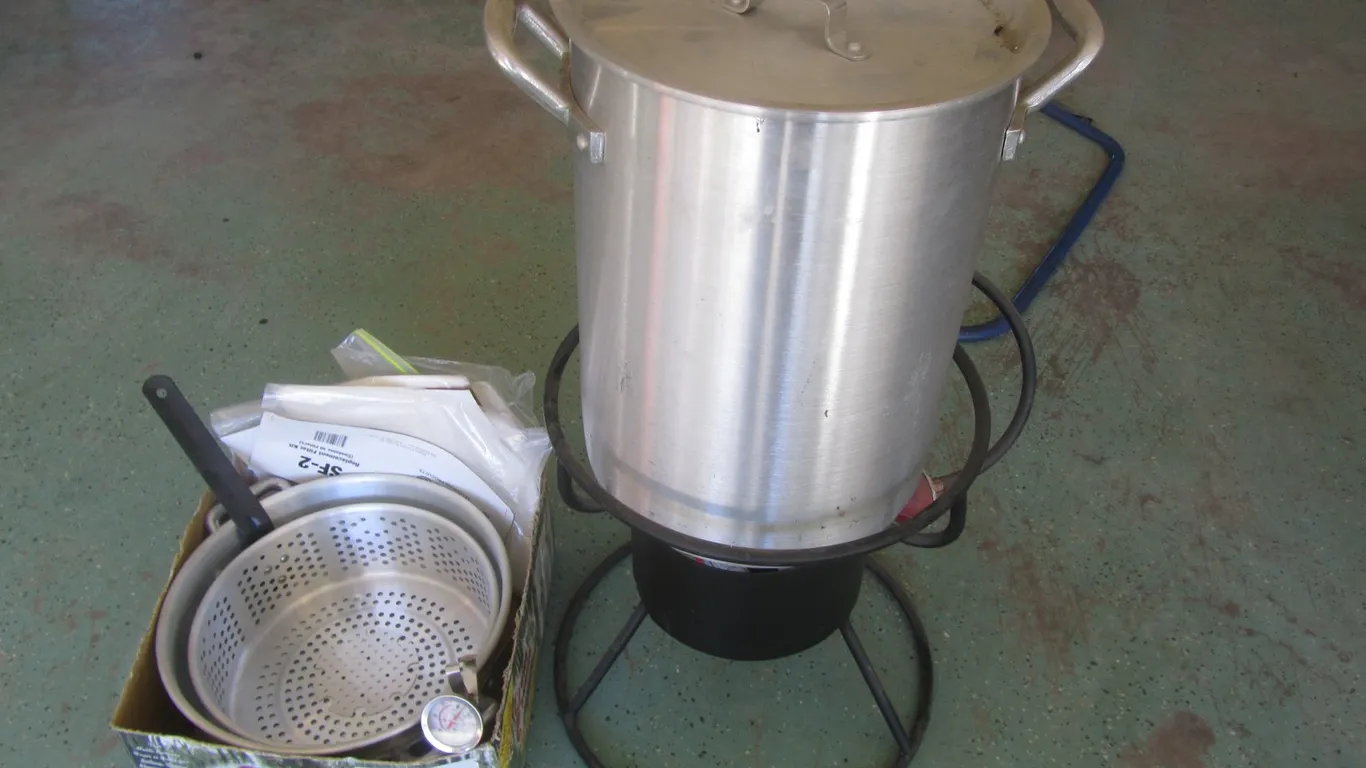 Propane Cooker w/Turkey Frying Pot And King Kooker Multi-Purpose Fryer