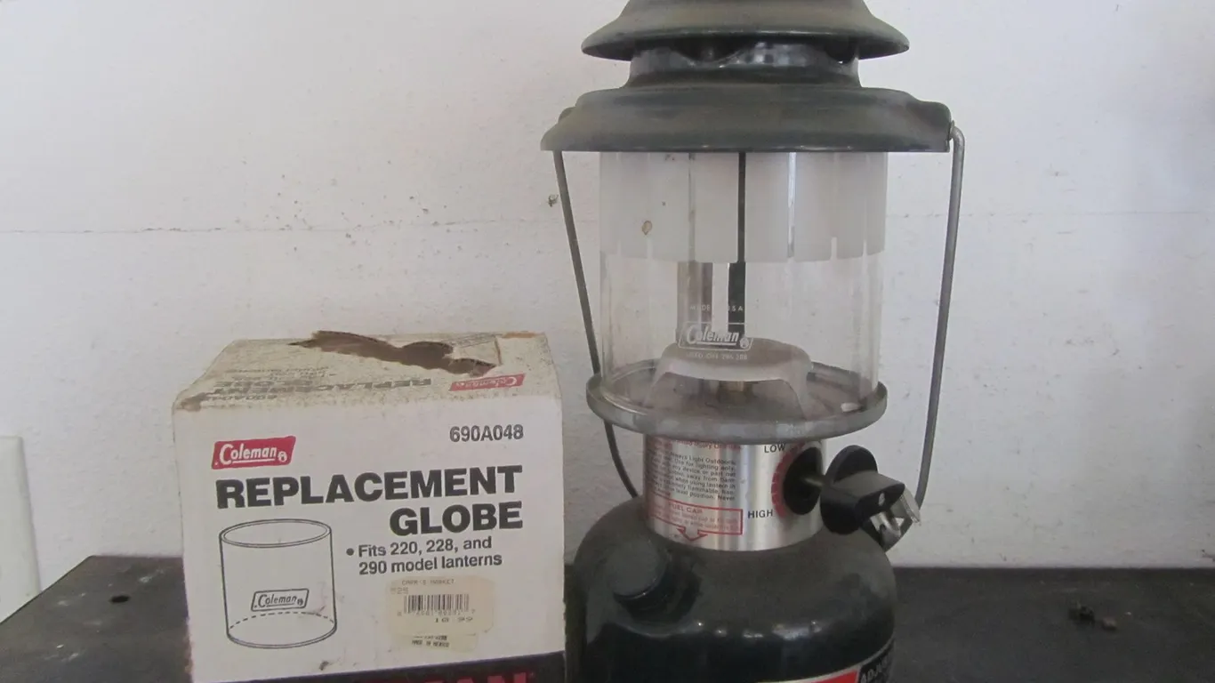 Coleman Adjustable 2-Mantle Lantern