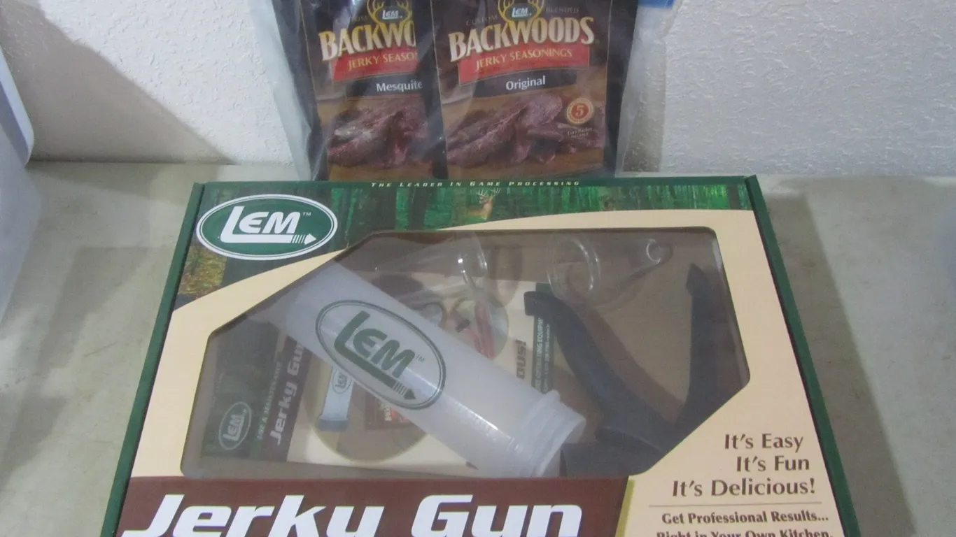 Lem Jerky Gun w/Backwoods Jerky Seasoning