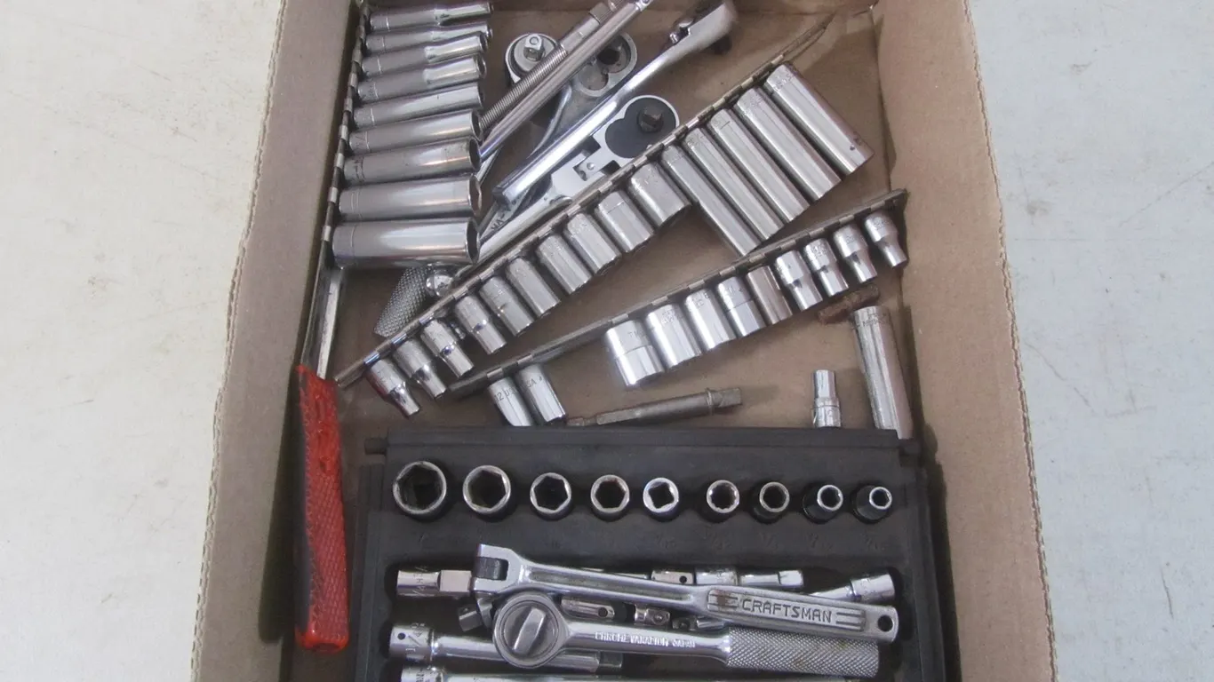 Flat Of 1/4" Drive Ratcheting Wrenches And Assorted 1/4" Drive Sockets