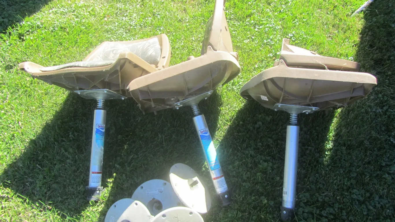 (3) Swiveling Camo Boat Seats