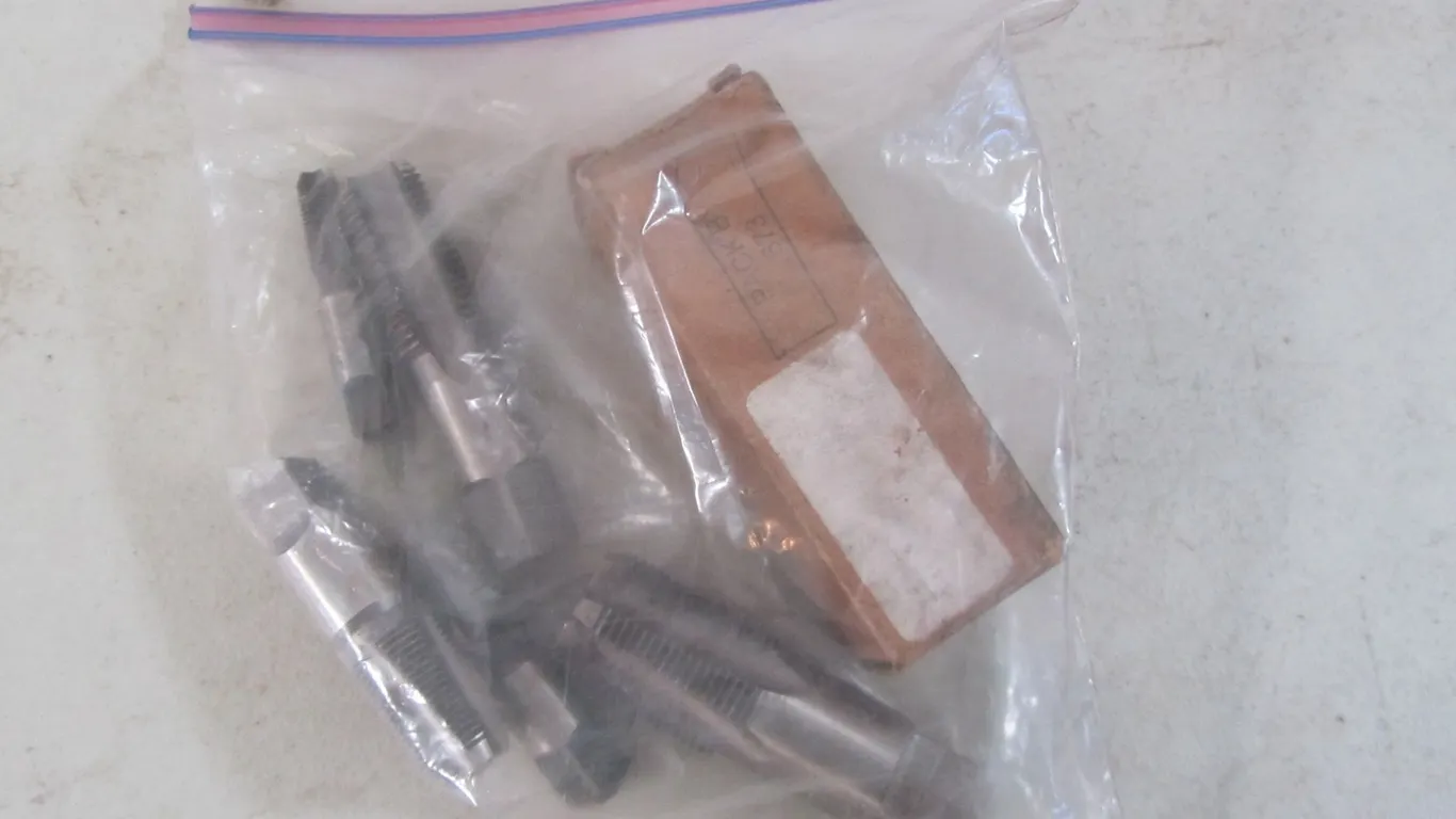 (6) Snap-On Pipe Threading Bits