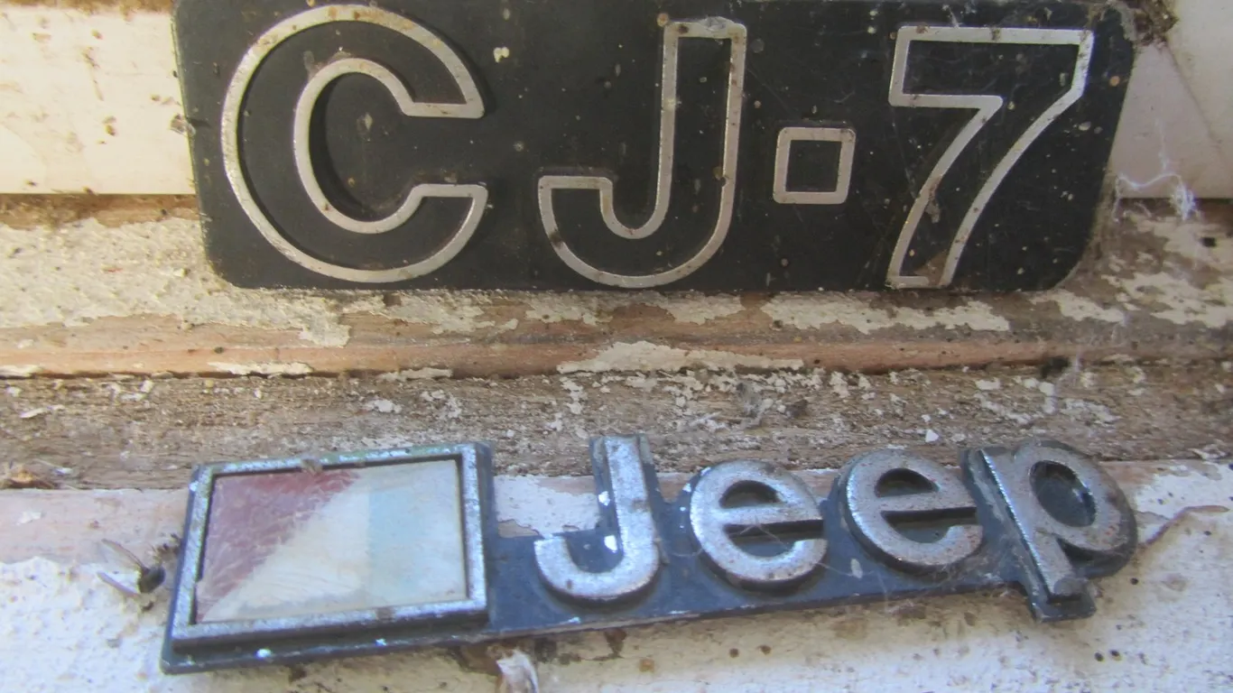 Jeep Emblem And CJ-7 Emblem