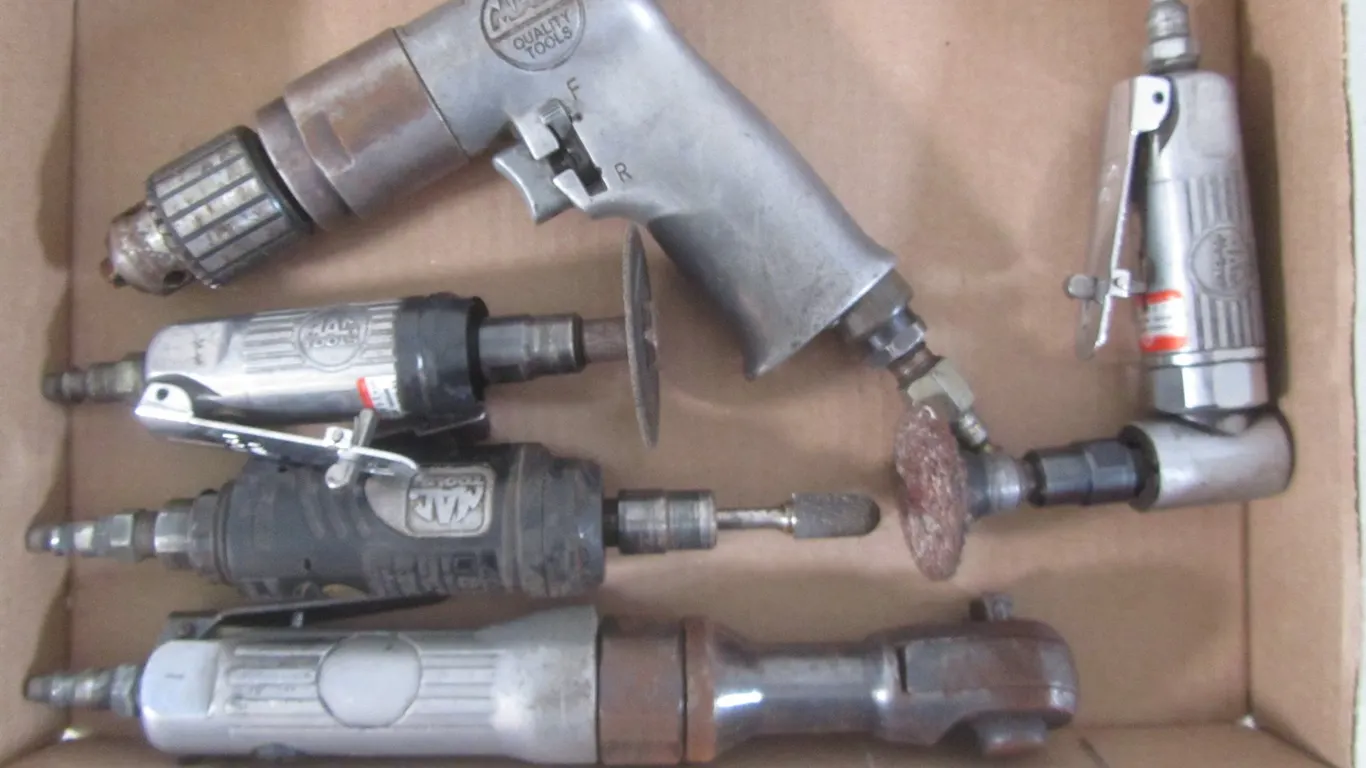 (5) Mac Tools Pneumatic Tools