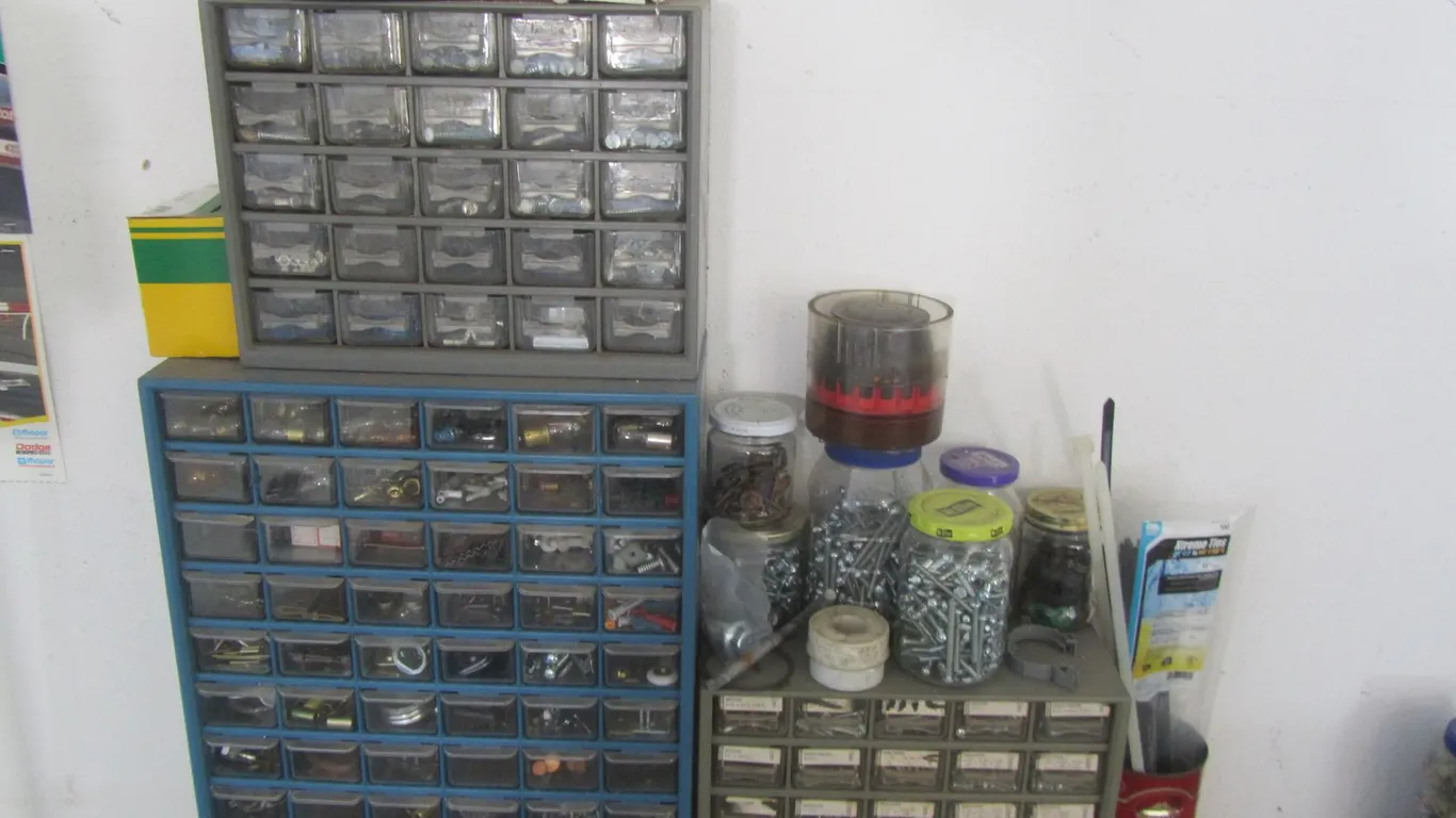 Large Hardware Lot