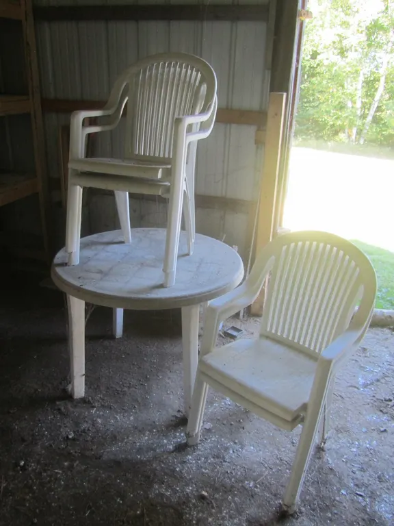Plastic Patio Table W/(4) Chairs