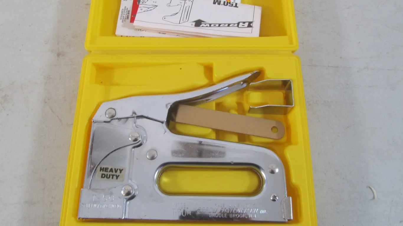 Arrow T-50 Stapler w/Case