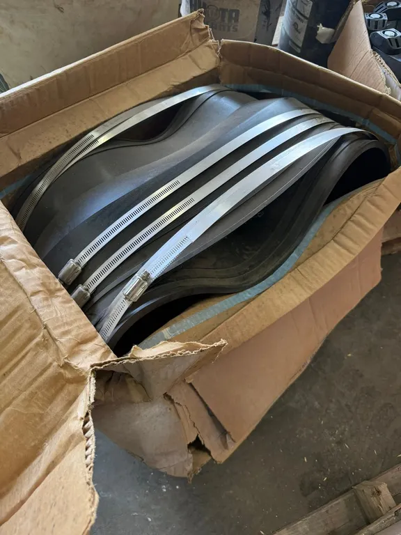 Flexible Rubber Pipe Couplings/ Connectors with Metal Band Clamps