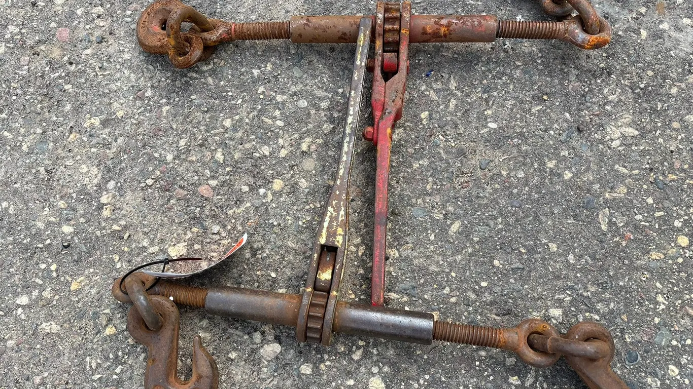 (2) Ratcheting Chain Binders