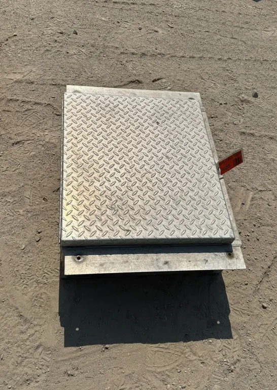Truck Storage Box with Diamond- Plate Lid