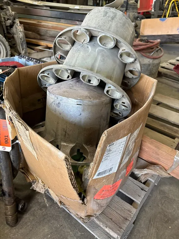 Semi- Truck/ Heavy Duty Axle Hub Caps and Parts