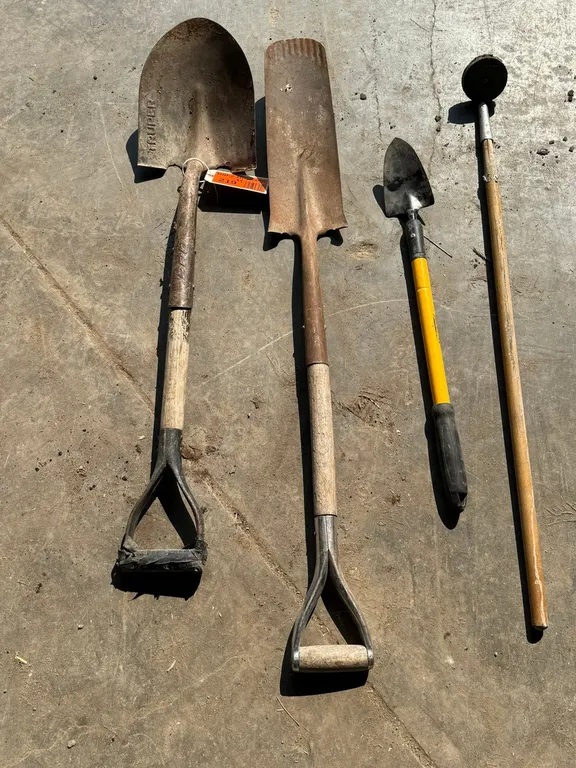 (3) Shovels, Magnet