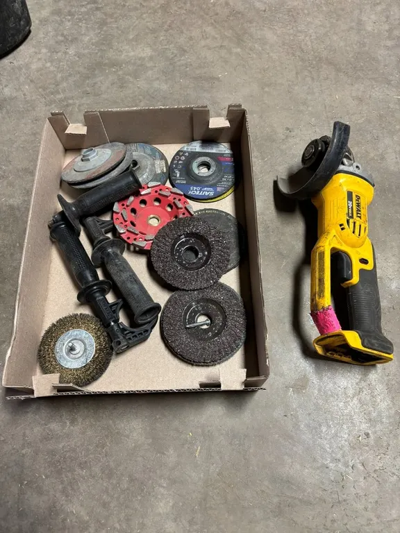 DeWalt 4-1/2" Grinder and (10) Wheels