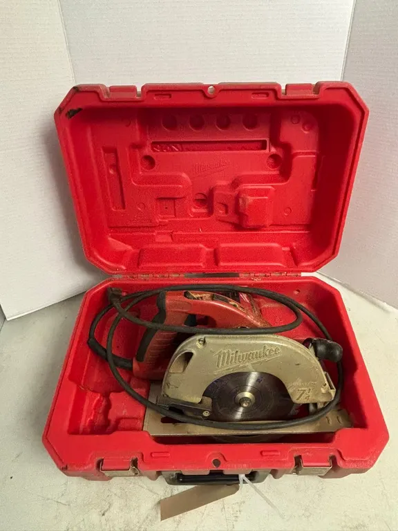 Milwaukee Tilt Lock 7 1/4" Circular Saw